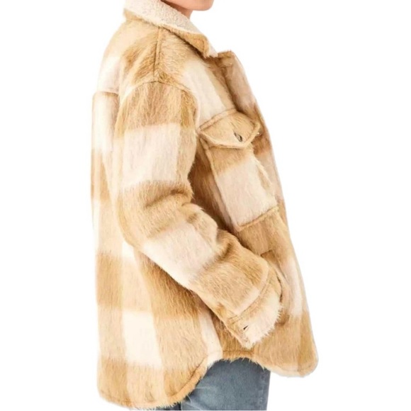 American Eagle plaid tan cream oversized sherpa lined button down sweater jacket - Picture 8 of 9
